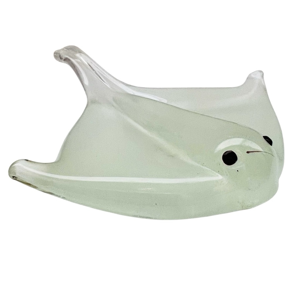 Dynasty Gallery Stingray Glows In Dark Art Glass Figurine Paperweight